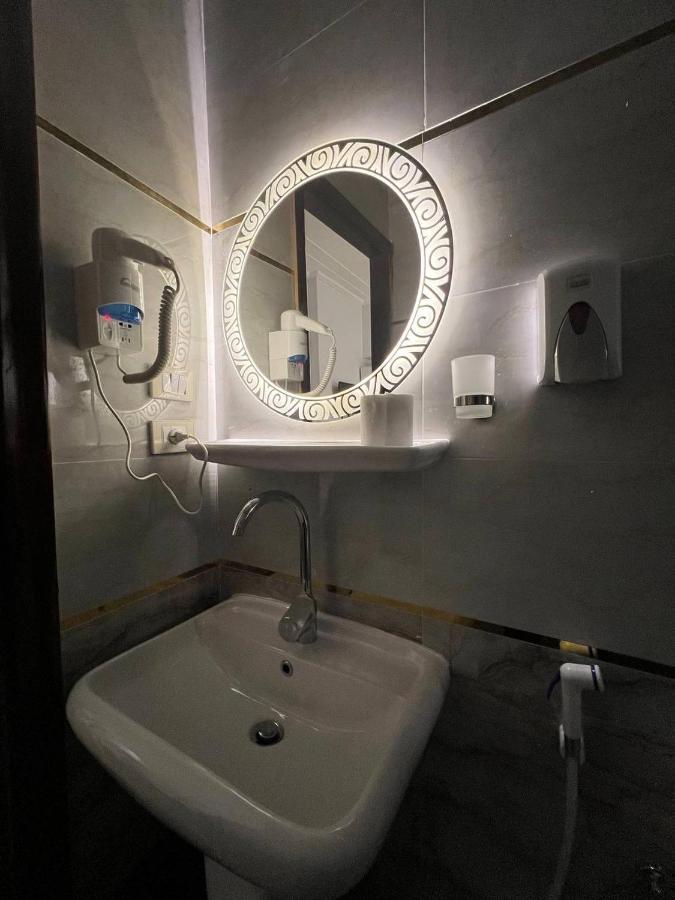 Lucky Hostel Il Il Cairo Esterno foto